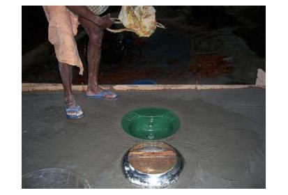 Le vert pour les urines, l'alluminium pour les excréments